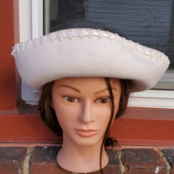 Vintage Ivory‎ felt Soutache hat